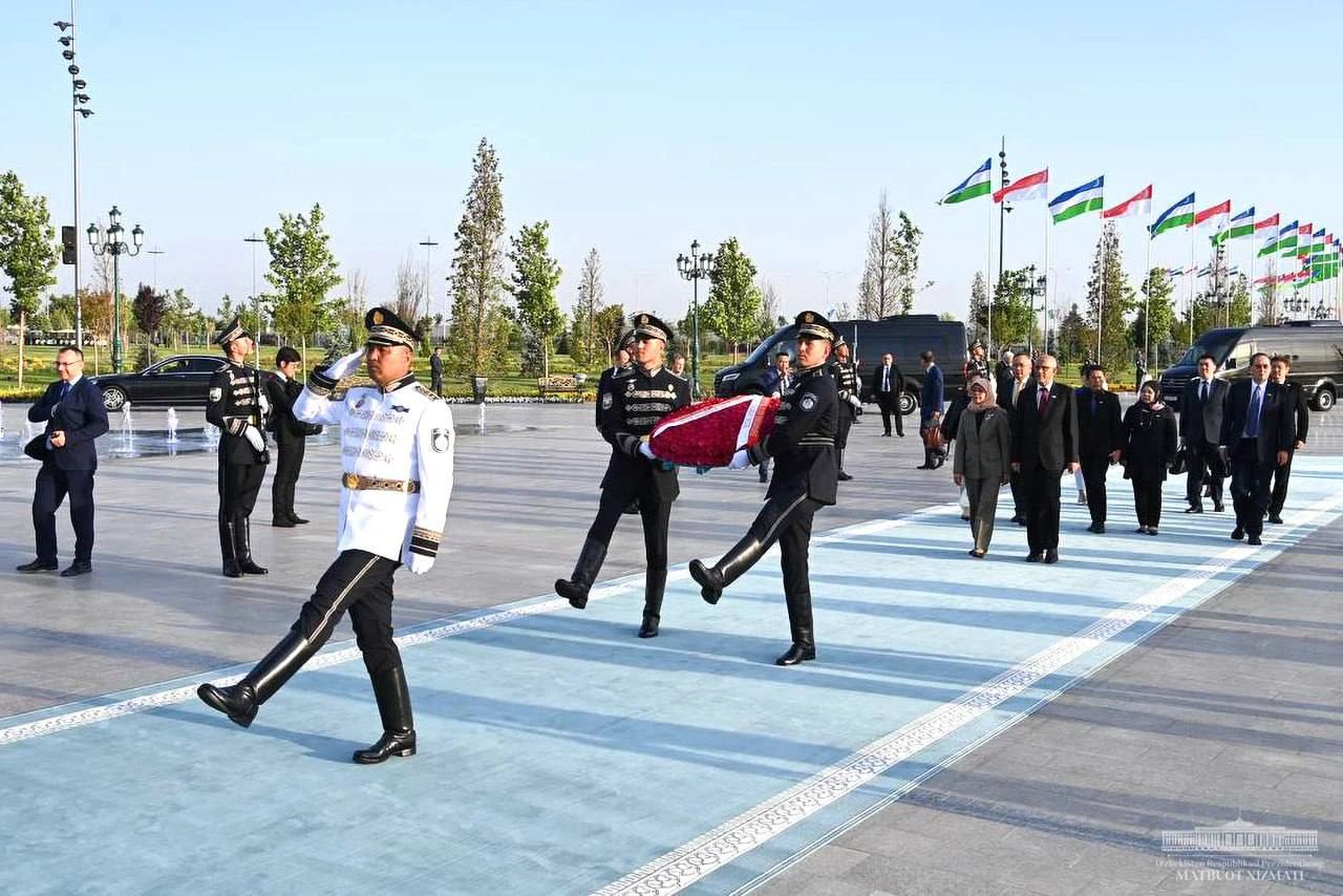 新加坡总统到访，为何乘坐的乌航飞机？